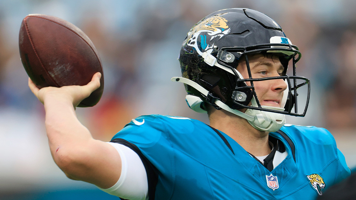 Jacksonville Jaguars quarterback Mac Jones (10) warms up during the fourth quarter Sunday, Dec. 29, 2024 at EverBank Stadium in Jacksonville, Fla. The Jaguars held off the Titans 20-13. [Corey Perrine/Florida Times-Union]