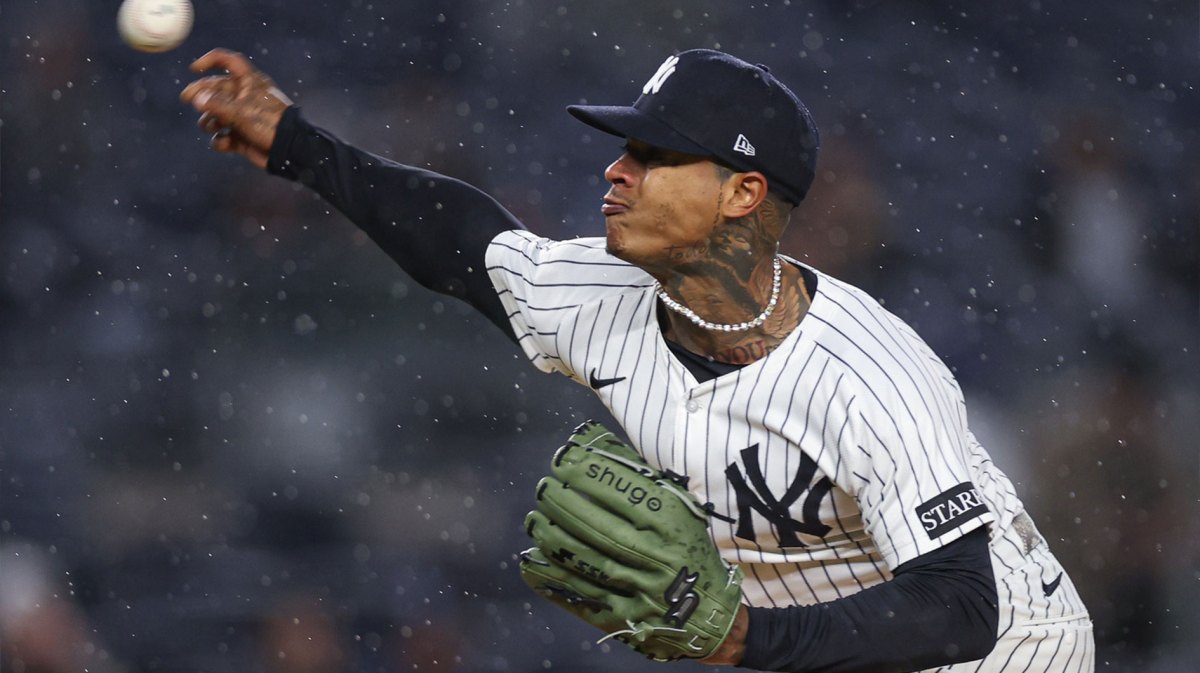 New York Yankees starting pitcher Marcus Stroman (0) delivers a pitch during the first inning against the San Francisco Giants at Yankee Stadium.