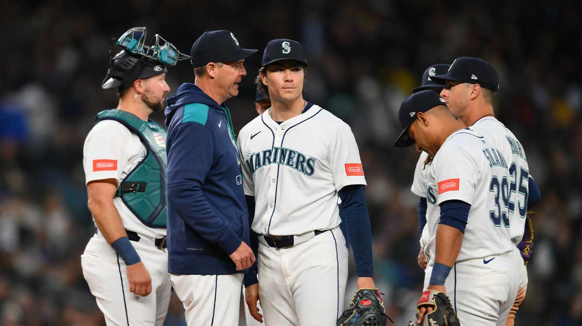 Seattle Mariners manager Dan Wilson (6) pulls starting pitcher Bryan Woo (22) from the game during the seventh inning against the New York Yankees at T-Mobile Park.