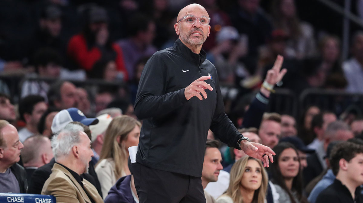 Mavericks head coach Jason Kidd signals to the team in the first quarter against the New York Knicks at Madison Square Garden