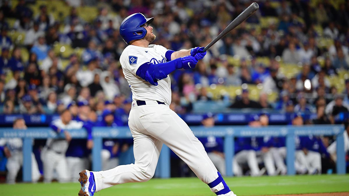 Los Angeles Dodgers third baseman Max Muncy (13) hits a solo home run against the New York Mets during the ninth inning at Dodger Stadium.