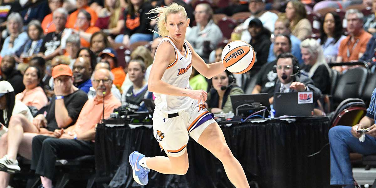 Phoenix Mercury guard Lexi Held (1) dribbles the ball against the Connecticut Sun during the second half at Mohegan Sun Arena.