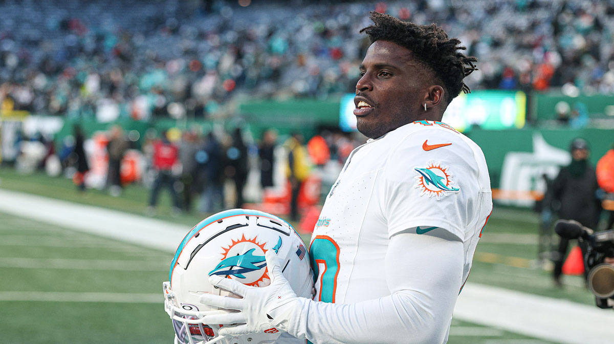 Miami Dolphins wide receiver Tyreek Hill (10) on the field before the game against the New York Jets at MetLife Stadium.