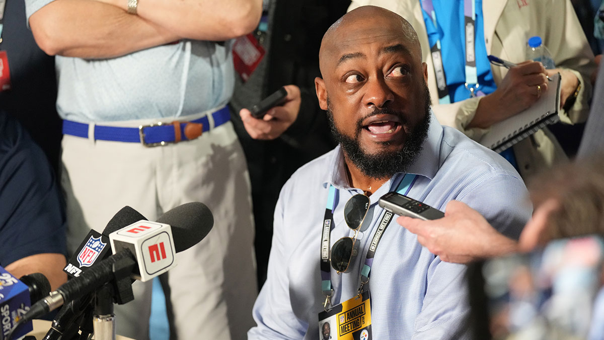 Pittsburgh Steelers head coach Mike Tomlin answers questions from the medianduring the NFL Annual League Meeting at The Breakers.