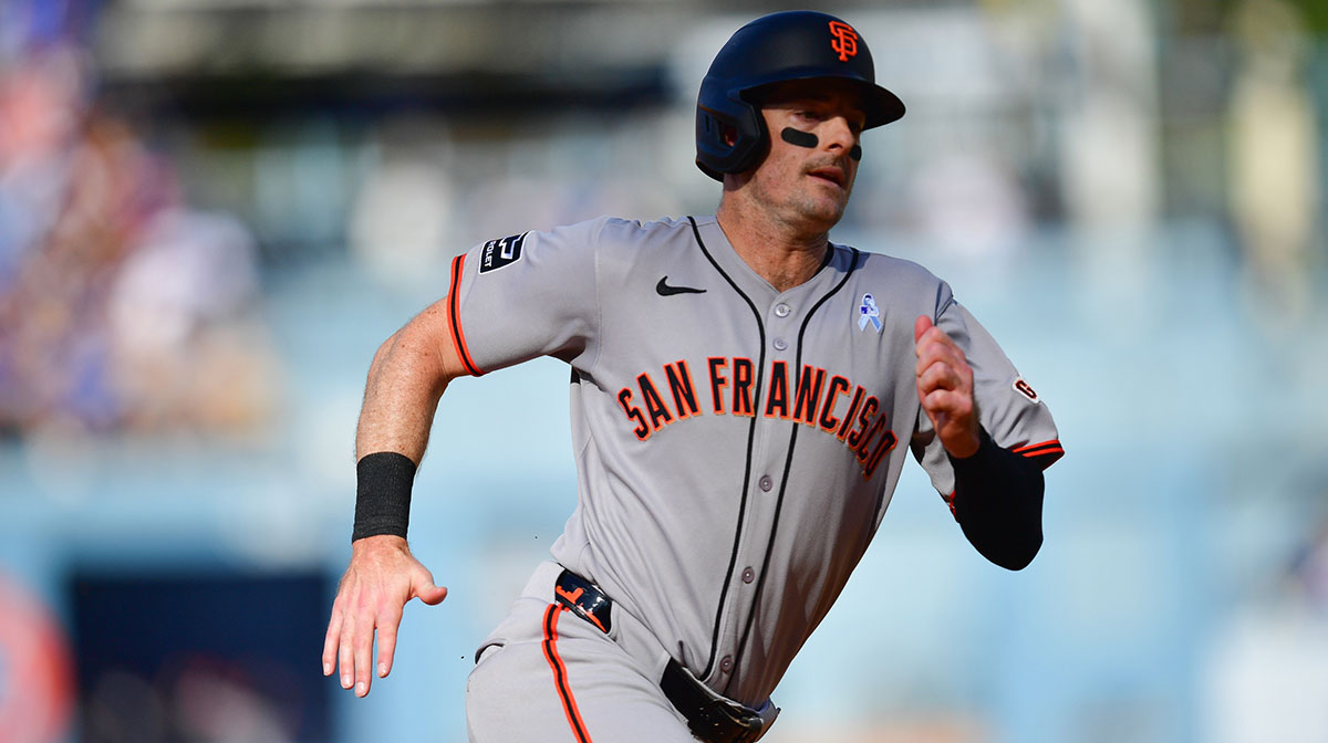 San Francisco Giants right fielder Mike Yastrzemski (5) runs home to score against the Los Angeles Dodgers during the fourth inning at Dodger Stadium.