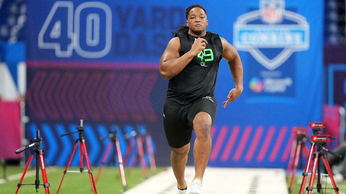 Georgia offensive lineman Jared Wilson (OL49) runs in the 40-yard dash during the 2025 NFL Scouting Combine at Lucas Oil Stadium.