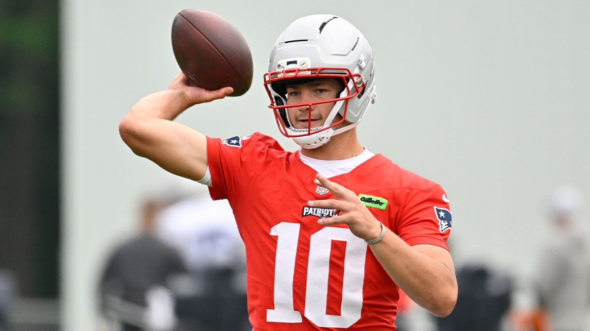 New England Patriots quarterback Drake Maye (10) throws a pass during minicamp at Gillette Stadium.