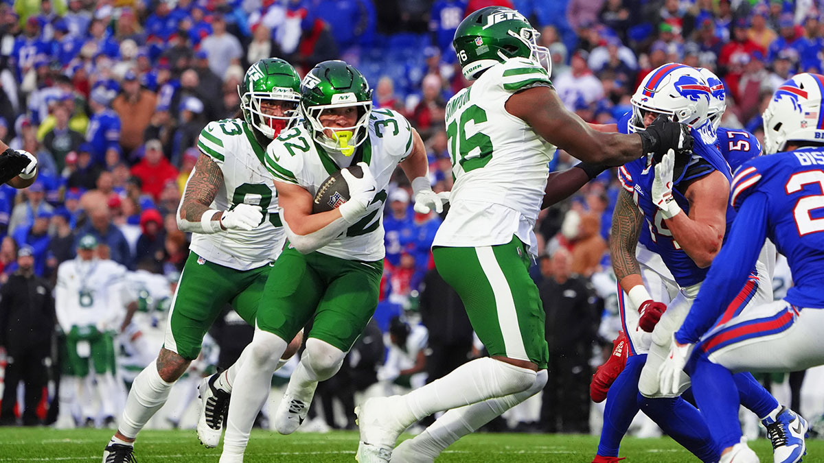 New York Jets running back Isaiah Davis (32) runs with the ball against the Buffalo Bills during the second half at Highmark Stadium.