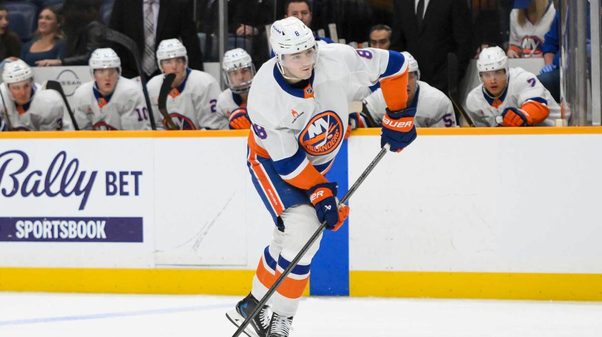 New York Islanders defenseman Noah Dobson (8) takes a shot on goal against the Nashville Predators during the second period at Bridgestone Arena. Canadiens