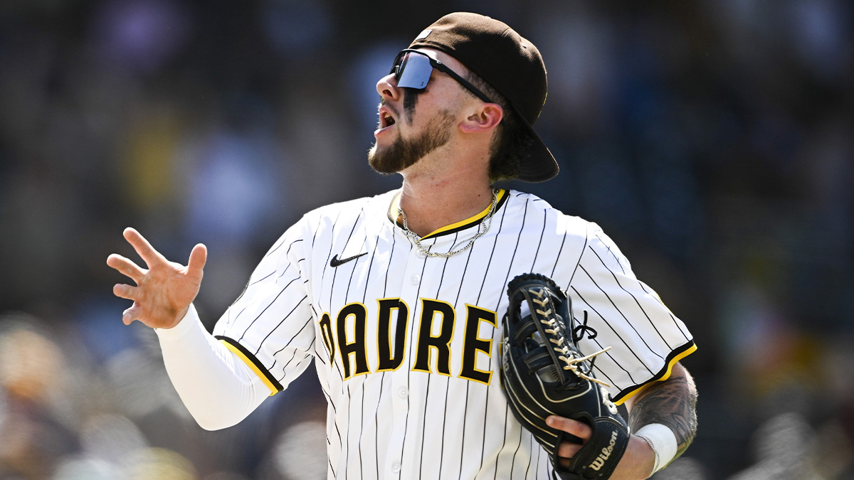 Padres’ Jackson Merrill steals HR with incredible grab vs. Phillies