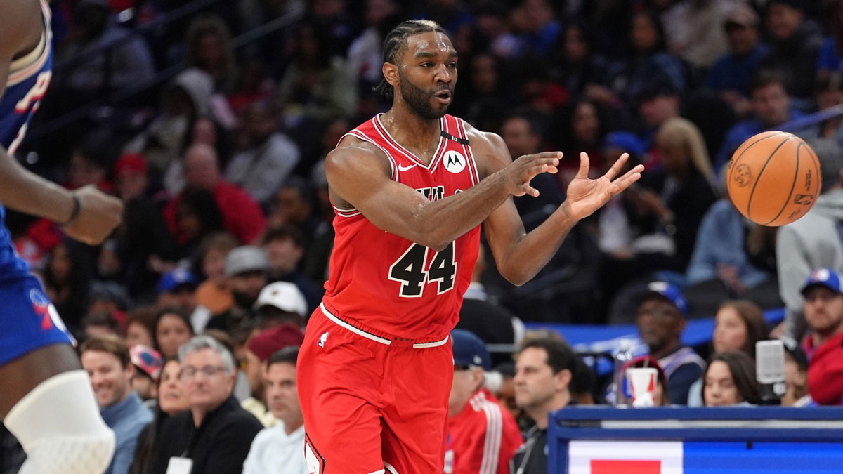 Chicago Bulls forward Patrick Williams (44) passes the ball against the Philadelphia 76ers in the fourth quarter at Wells Fargo Center.