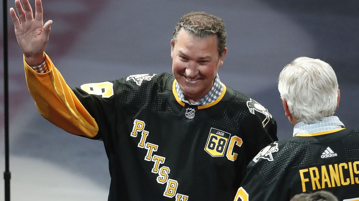 Pittsburgh Penguins former center Mario Lemieux gestures to the crowd during a ceremony to retire the jersey number of Penguins former right wing Jaromir Jagr (not pictured) at PPG Paints Arena. The Penguins host the Los Angeles Kings after the ceremony.