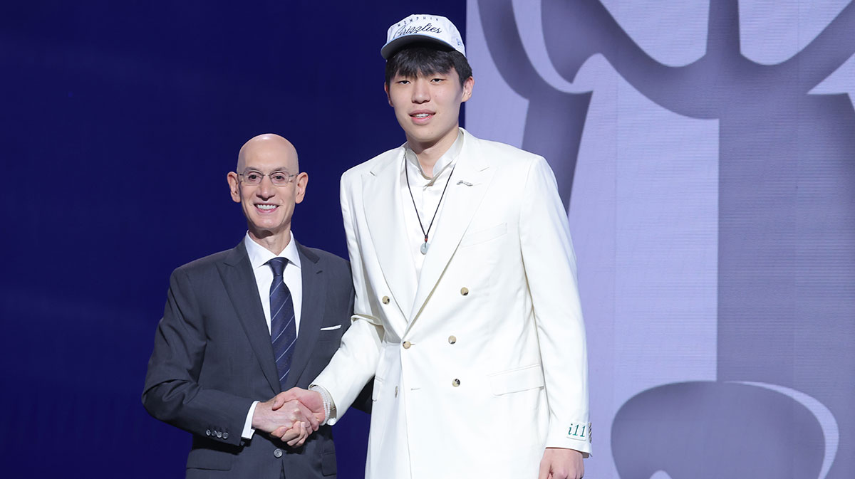 Yang Hansen stands with NBA commissioner Adam Silver after being selected as the 16th pick by the Memphis Grizzlies in the first round of the 2025 NBA Draft at Barclays Center. Trail Blazers