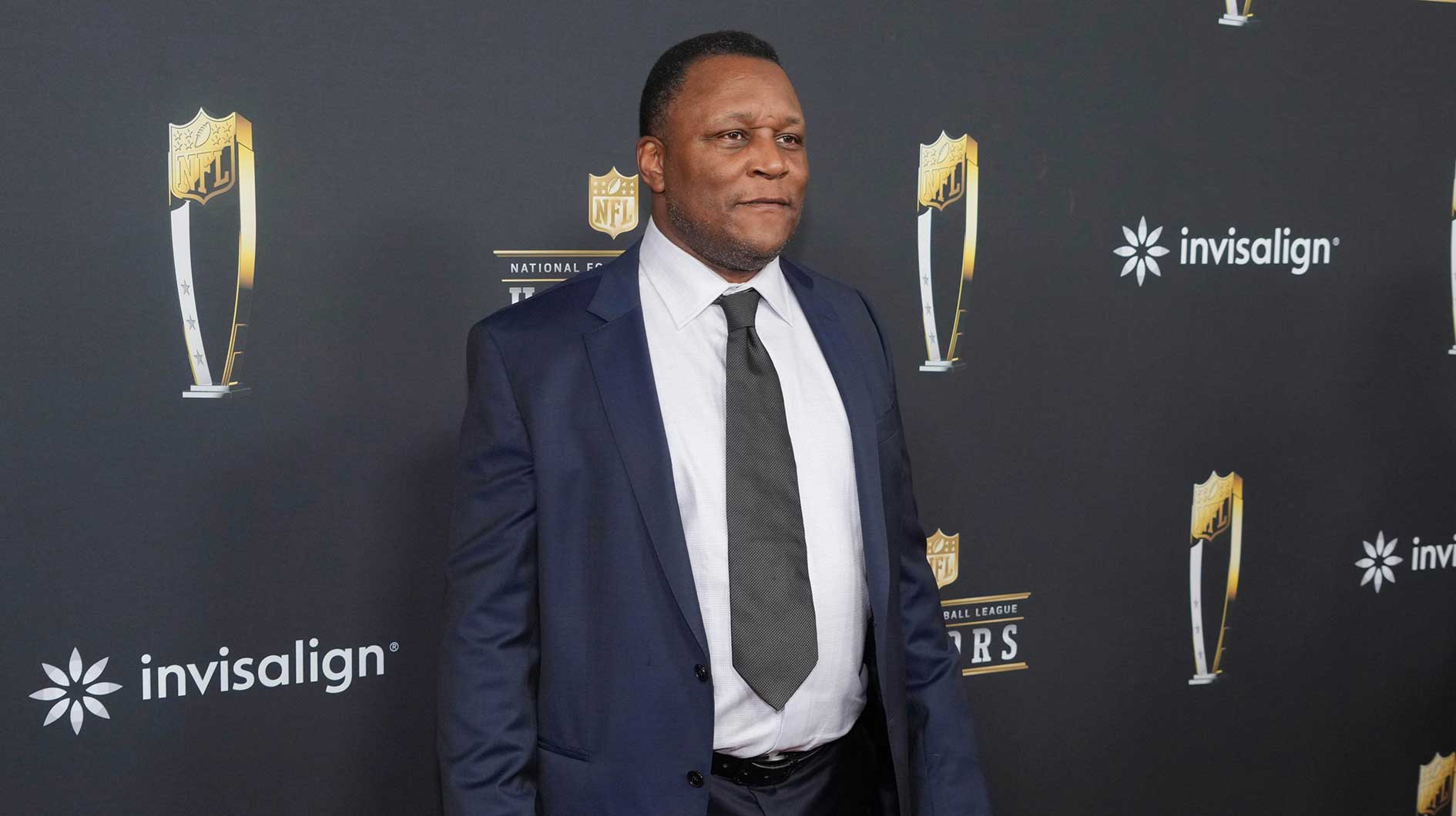 Barry Sanders on the red carpet before Super Bowl LIX NFL Honors at Saenger Theatre.