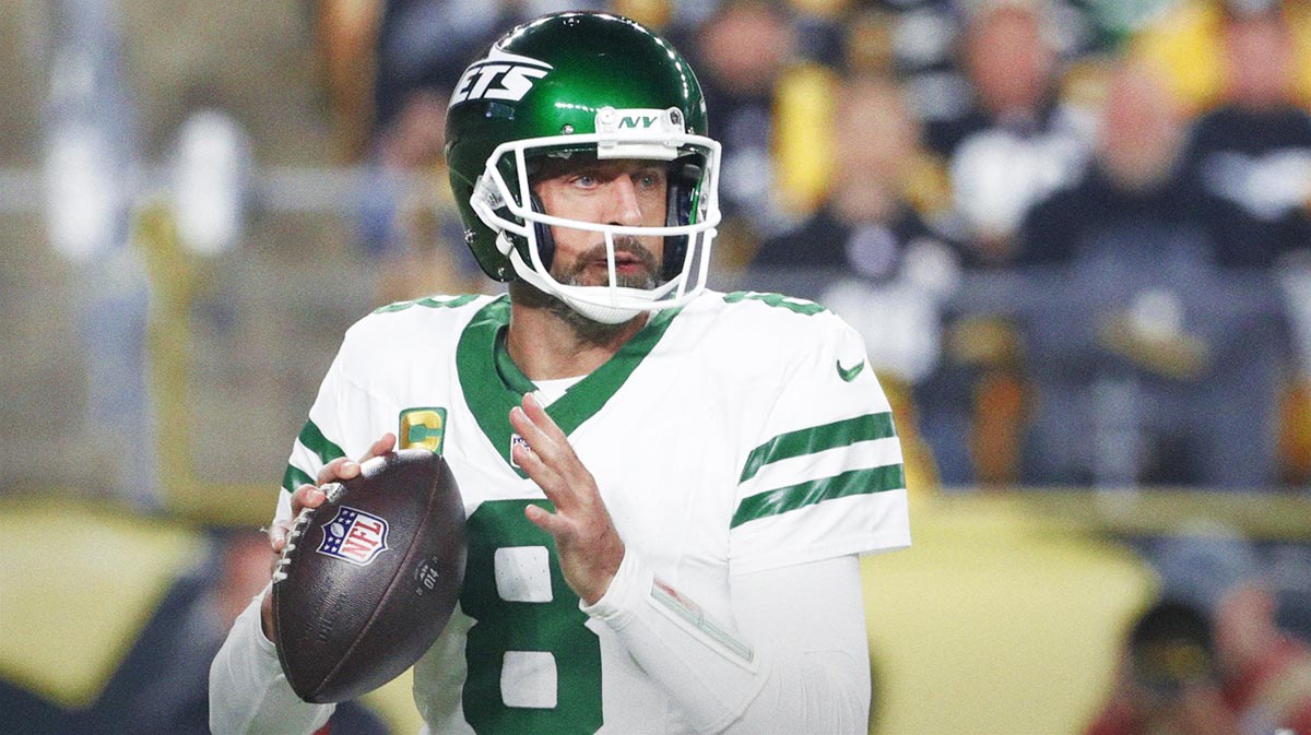 New York Jets quarterback Aaron Rodgers (8) looks to pass against the Pittsburgh Steelers during the first quarter at Acrisure Stadium.