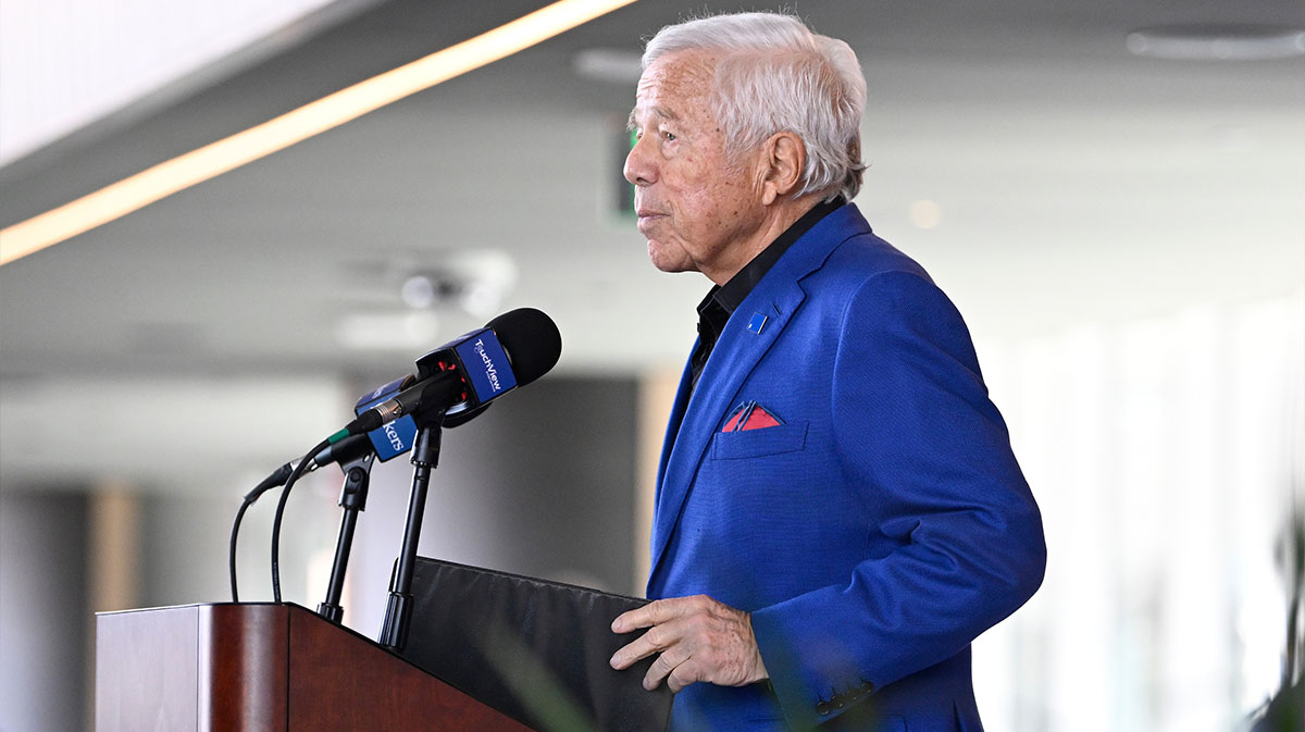 New England Patriots owner Robert Kraft discusses the teamís recent free agent additions with the media at Gillette Stadium.