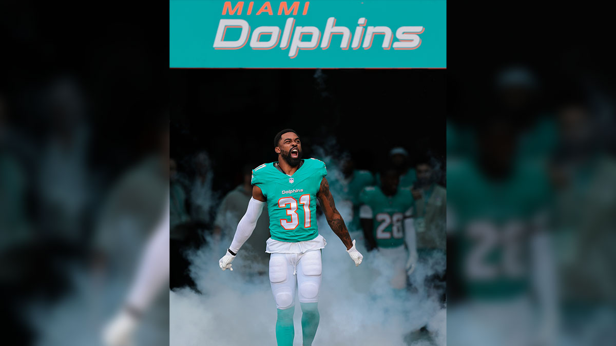 Miami Dolphins running back Raheem Mostert (31) reacts as he enters the field before the game against the San Francisco 49ers at Hard Rock Stadium.