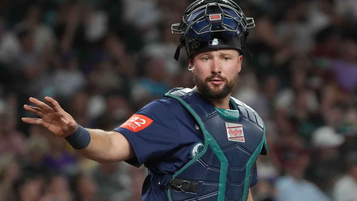 Seattle Mariners catcher Cal Raleigh (29) looks for a sign against the Arizona Diamondbacks in the fifth inning at Chase Field.