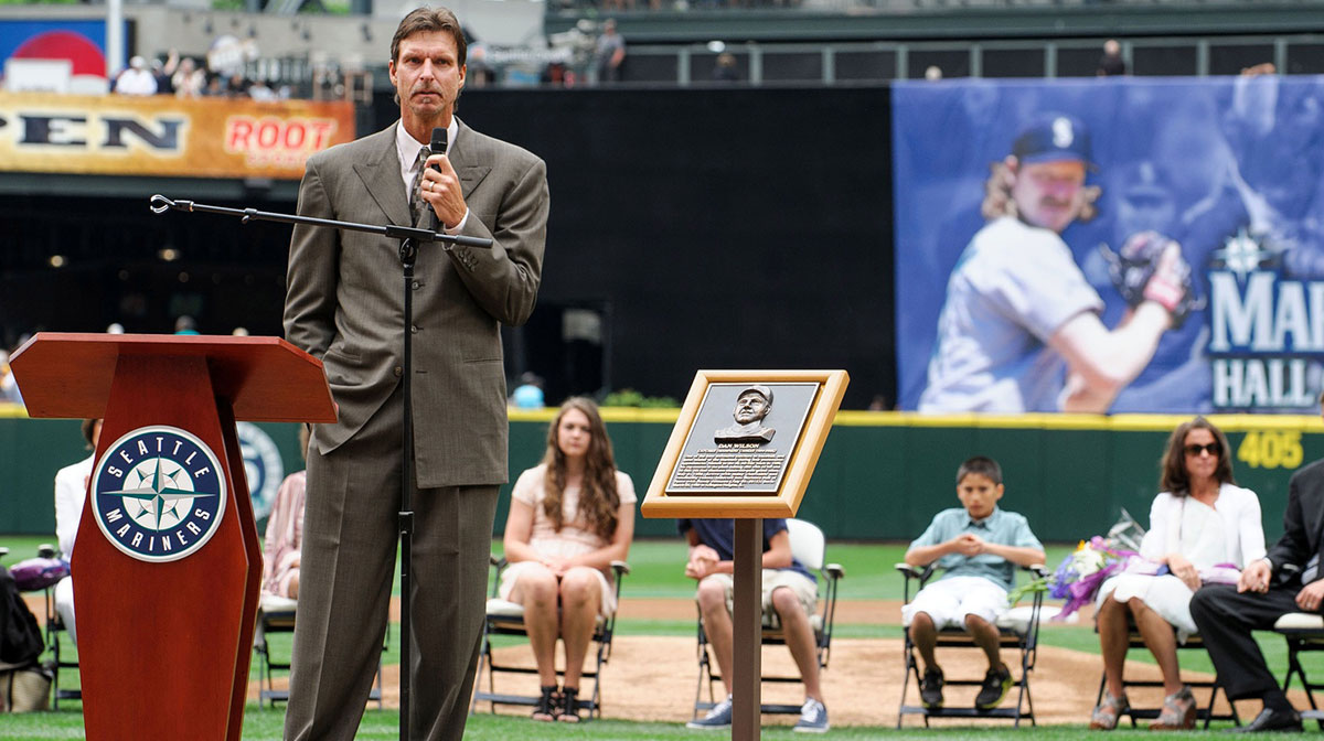 Mariners announce Randy Johnson jersey retirement