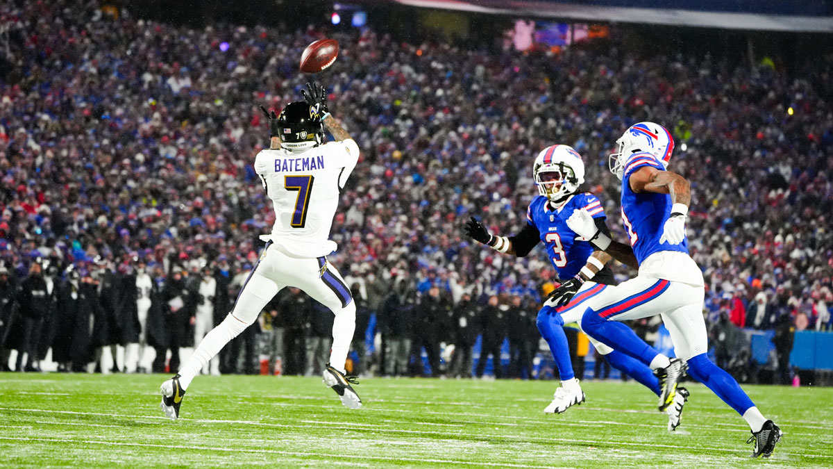 Baltimore Ravens wide receiver Rashod Bateman (7) makes a catch during the second quarter against the Buffalo Bills in a 2025 AFC divisional round game at Highmark Stadium