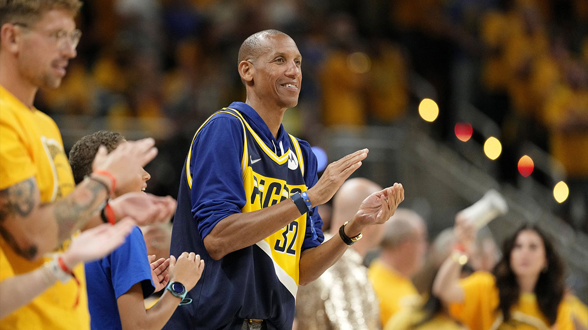 Reggie Miller applauds during the second half during game four of the 2025 NBA Finals at Gainbridge Fieldhouse.