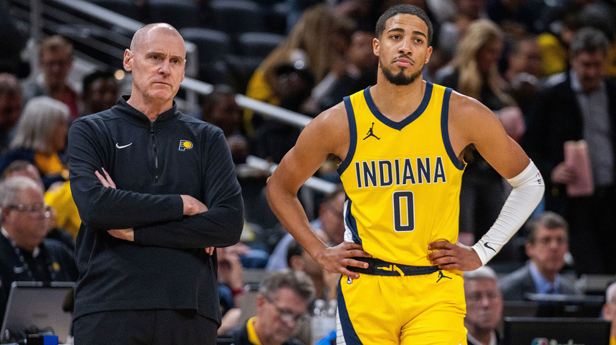 Indiana Pacers head coach Rick Carlisle and guard Tyrese Haliburton (0) look on in the second half against the Chicago Bulls at Gainbridge Fieldhouse