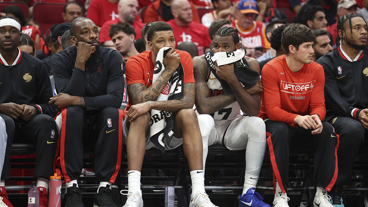 Houston Rockets forward Jabari Smith Jr. (middle left) and forward Tari Eason (middle right) hold towels on their faces during game seven of the first round for the 2025 NBA Playoffs against the Golden State Warriors at Toyota Center.