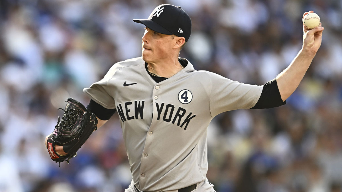 New York Yankees starting pitcher Ryan Yarbrough (33) throws a pitch against the Los Angeles Dodgers during the fifth inning at Dodger Stadium.