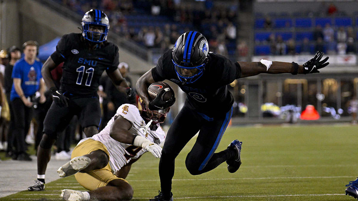 SMU Mustangs wide receiver Key'Shawn Smith (9) in action during the game between the SMU Mustangs and the Boston College Eagles at Gerald J. Ford Stadium.
