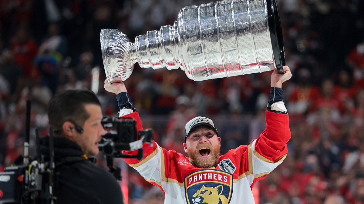Panthers’ Sam Bennett goes full Wolf of Wall Street on future