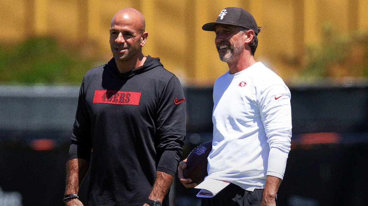 San Francisco 49ers head coach Kyle Shanahan, right, confers with defensive coordinator Robert Saleh during the teamís rookie minicamp.