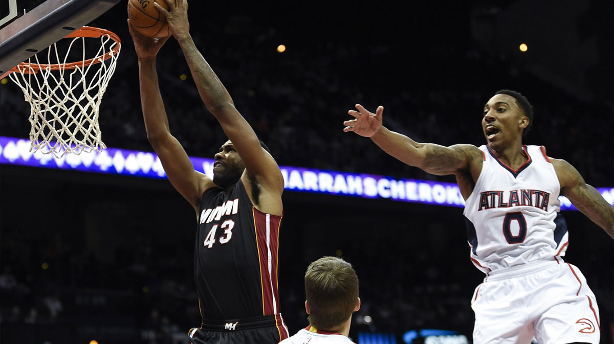 Miami Heat forward Shawne Williams (43) dunks behind Atlanta Hawks guard Jeff Teague (0) during the first half at Philips Arena.
