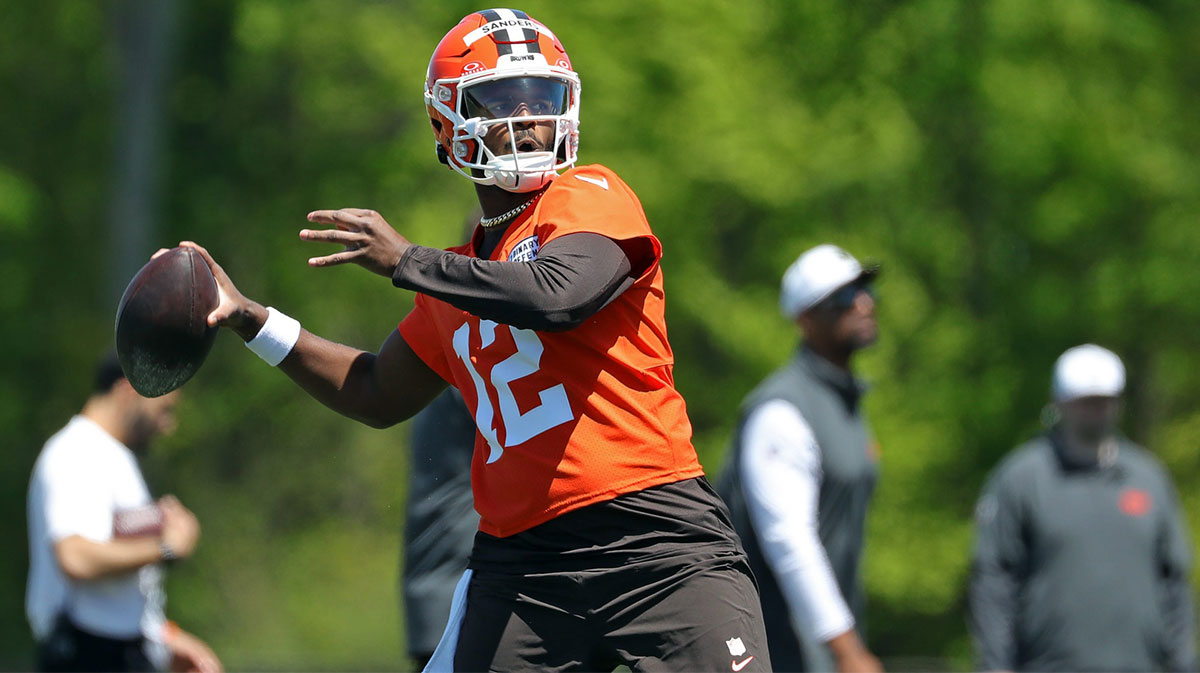 Cleveland Browns quarterback Shedeur Sanders (12) throws during NFL rookie minicamp at the Cleveland Browns training facility on Friday, May 9, 2025, in Berea, Ohio.