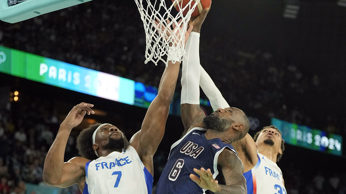 Spurs' Victor Wembanyama defends LeBron James with Guerschon Yabusele