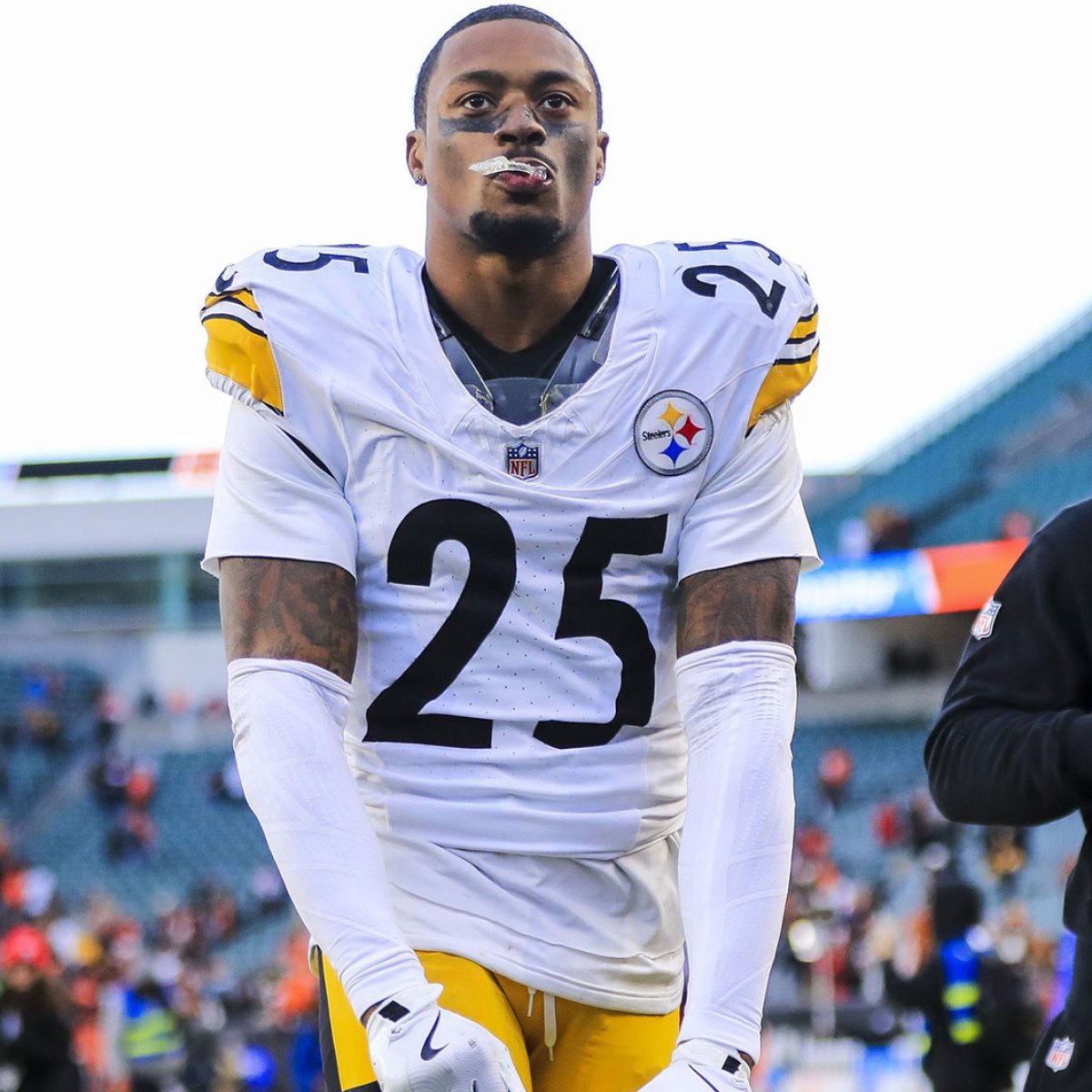 Steelers DB DeShon Elliott's savage Aaron Rodgers shot resurfaces amid QB's decision