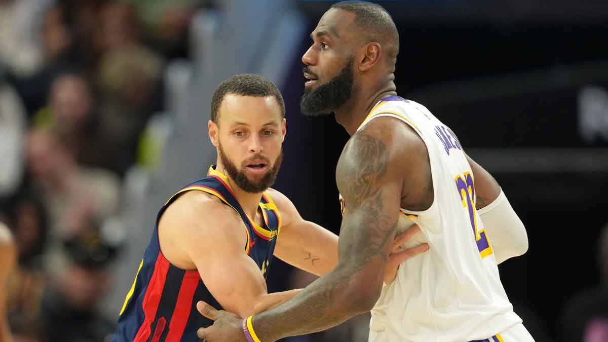 Golden State Warriors guard Stephen Curry (left) defends against Los Angeles Lakers forward LeBron James (right) during the fourth quarter at Chase Center.