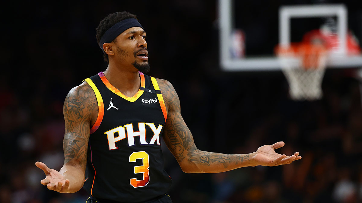 Suns guard Bradley Beal (3) reacts against the Oklahoma City Thunderduring the first half at Footprint Center