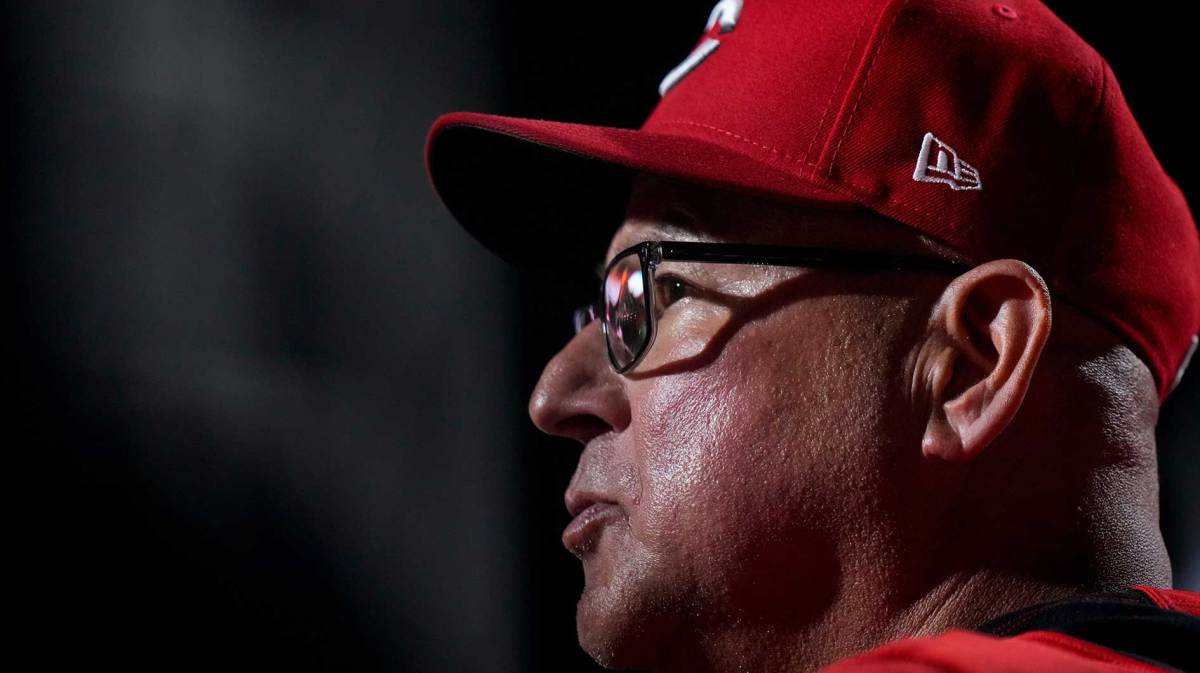 Cincinnati Reds manager Terry Francona (77) looks on before the top of the ninth inning of the MLB interleague game between the Cincinnati Reds and the Minnesota Twins at Great American Ball Park in downtown Cincinnati on Tuesday, June 17, 2025. The Reds won 6-5.