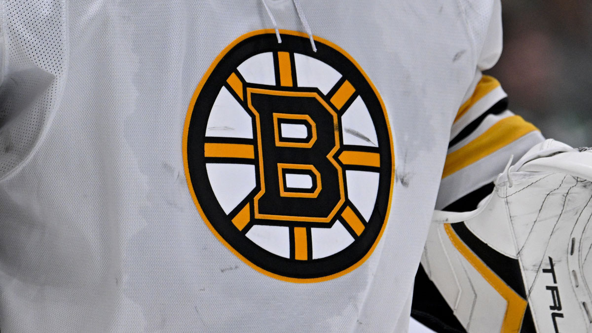 A view of the Bruins logo on the jersey of Boston Bruins goaltender Jeremy Swayman (1) during the game between the Dallas Stars and the Boston Bruins at the American Airlines Center. Bruins head coach rumors