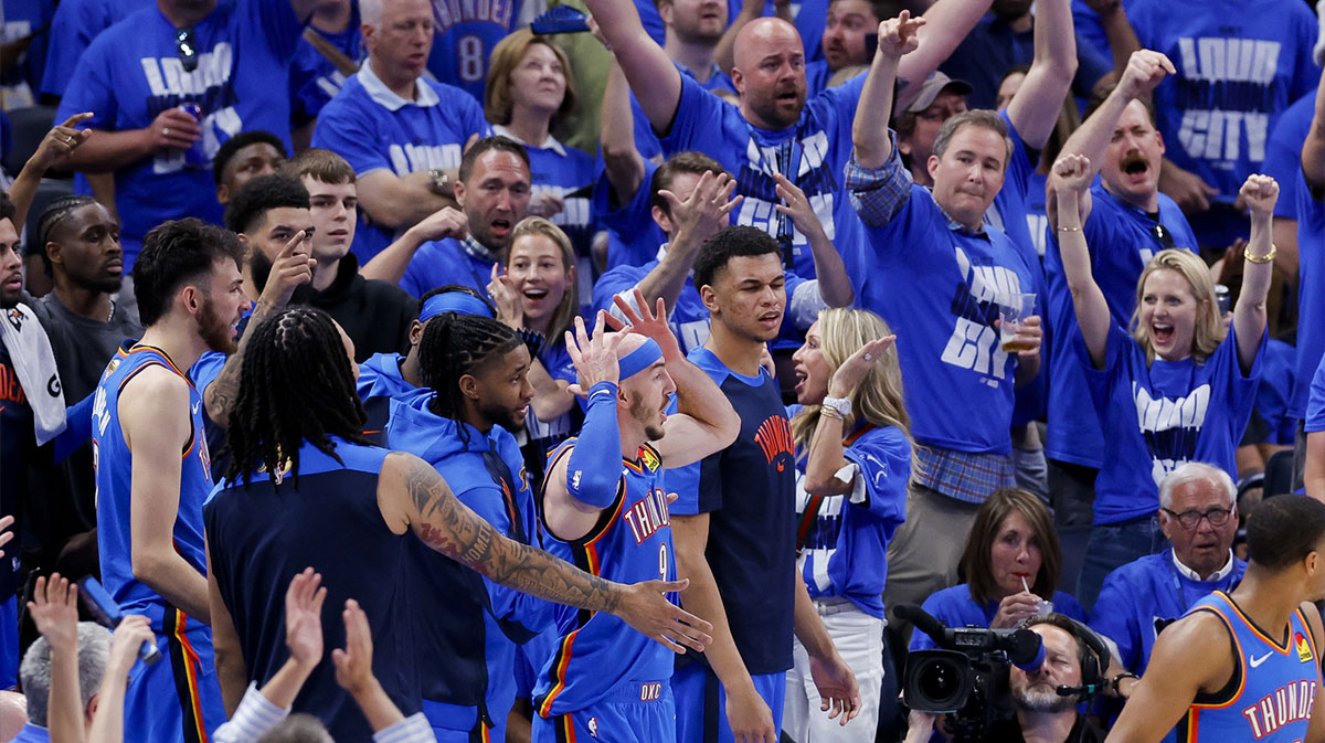 Thunder guard Alex Caruso (9) reacts in the middle of the Thunder fans during the fourth quarter against the Indiana Pacers in game two of the 2025 NBA Finals at Paycom Center