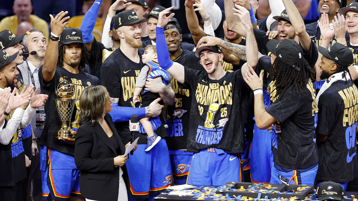 Thunder guard Alex Caruso (9) celebrates
