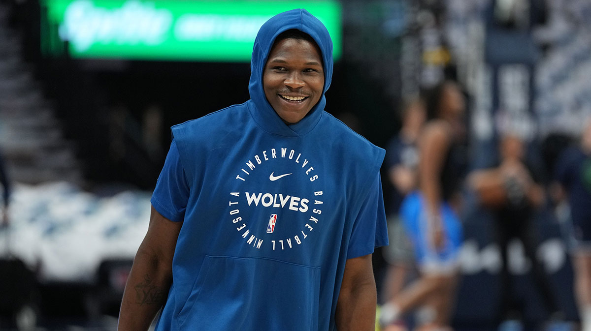 Timberwolves guard Anthony Edwards (5) practices