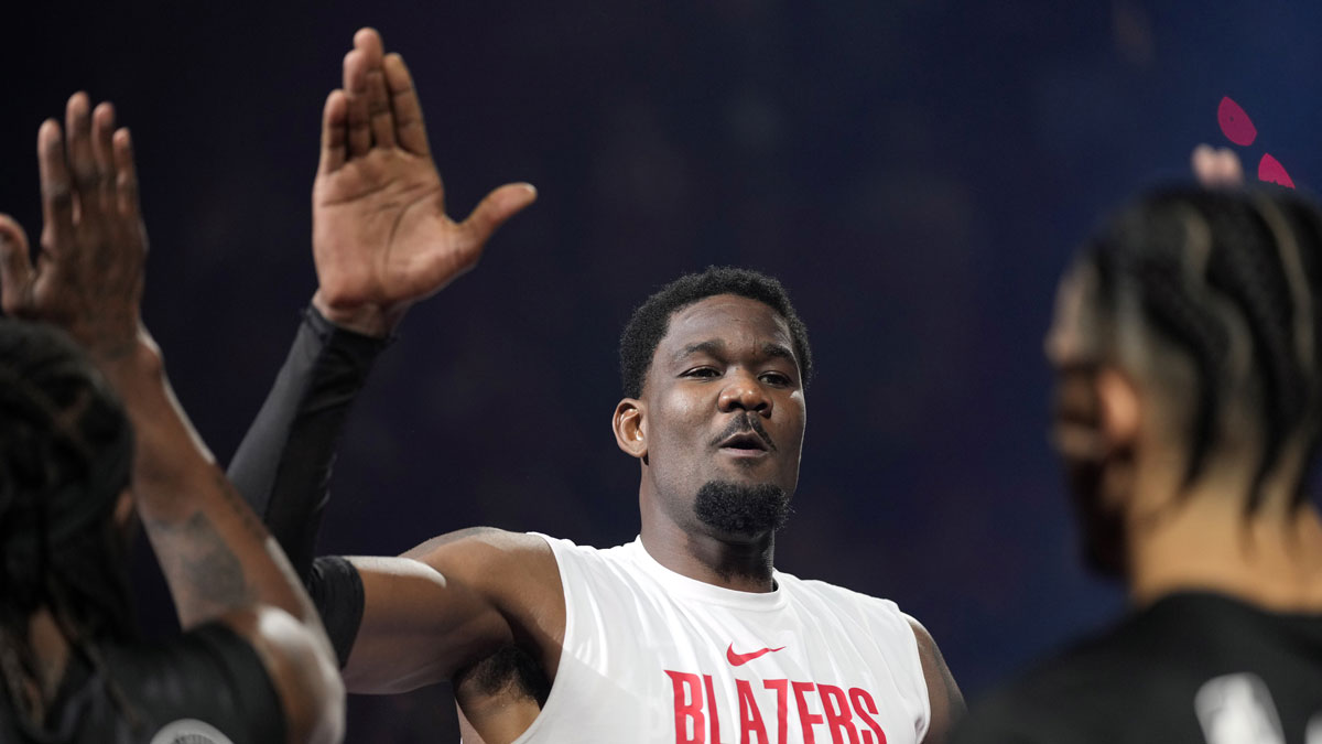 l Blazers center Deandre Ayton (2) is introduced before the game against the Phoenix Suns at Moda Center