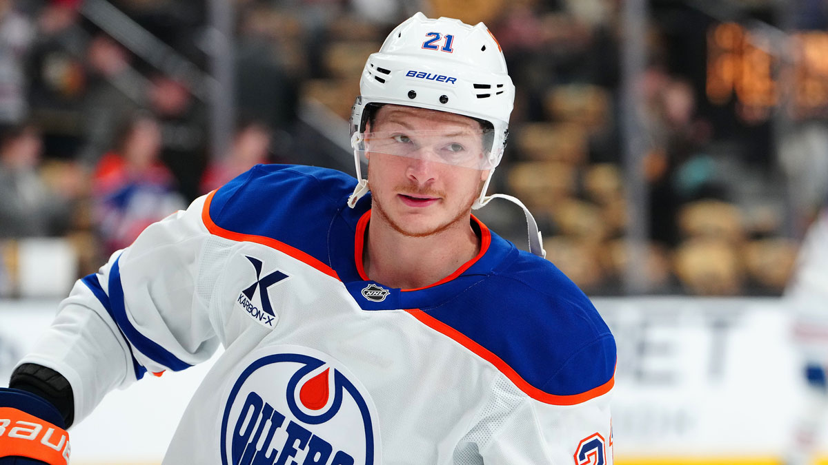 Edmonton Oilers center Trent Frederic (21) warms up before game one against the Vegas Golden Knights in the second round of the 2025 Stanley Cup Playoffs at T-Mobile Arena.