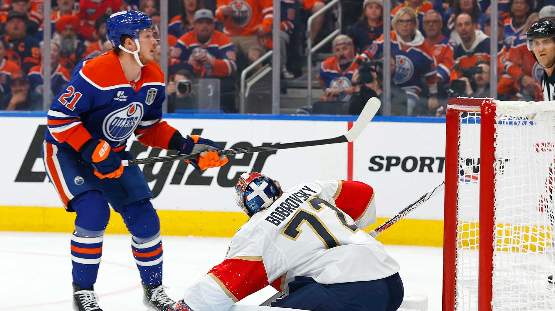 Oilers, Trent Frederic agree to $30.8 million contract extension
