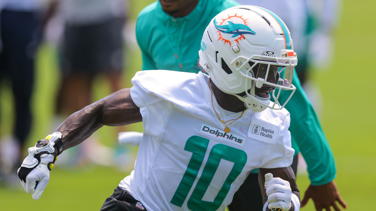 Miami Dolphins wide receiver Tyreek Hill (10) practices during mandatory minicamp at Hard Rock Stadium.