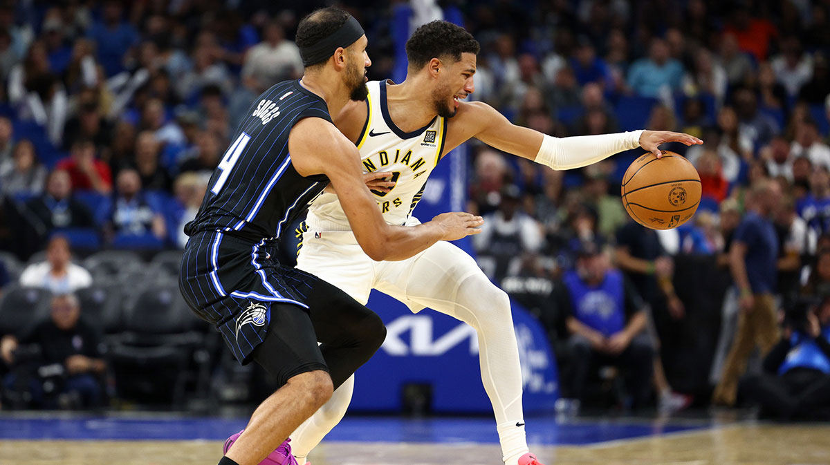 Orlando Magic guard Jalen Suggs (4) guards Indiana Pacers guard Tyrese Haliburton (0) in the third quarter at Kia Center.