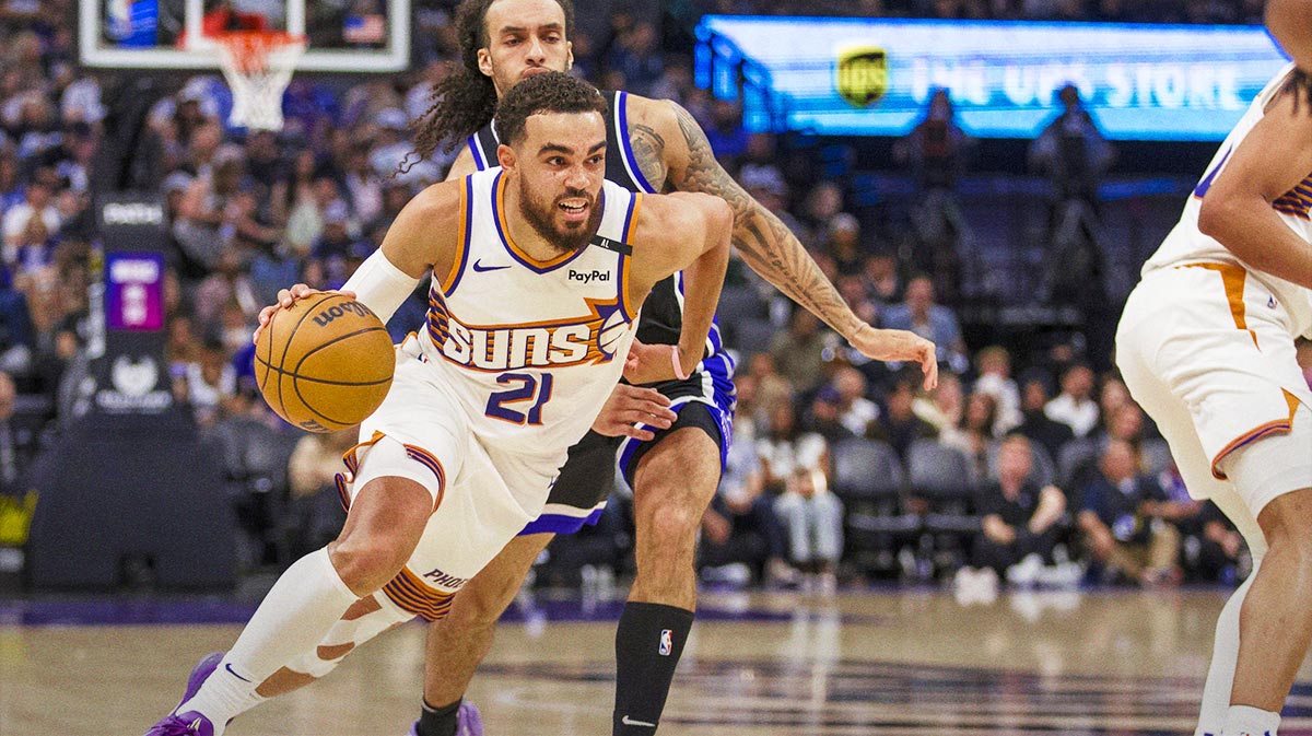 Phoenix Suns guard Tyus Jones (21) drives to the basket against the Sacramento Kings during the third quarter at Golden 1 Center.