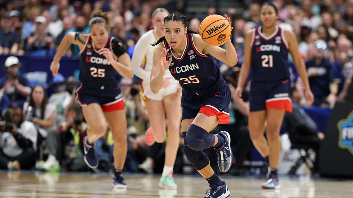 Connecticut Huskies guard Azzi Fudd (35) dribbles the ball against the South Carolina Gamecocks during the first half of the national championship of the women's 2025 NCAA tournament at Amalie Arena.