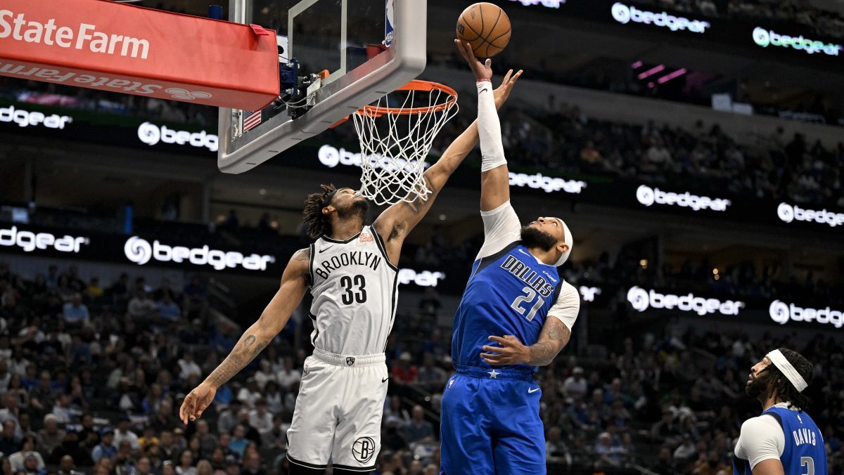 Brooklyn Nets center Nic Claxton (33) and Dallas Mavericks center Daniel Gafford (21) battle for the rebound during the second half at the American Airlines Center.